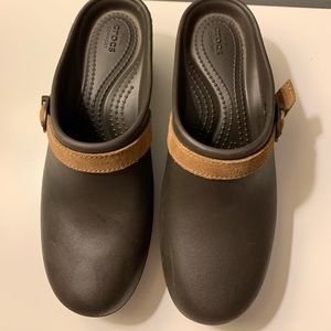 EUC! Croc Clogs